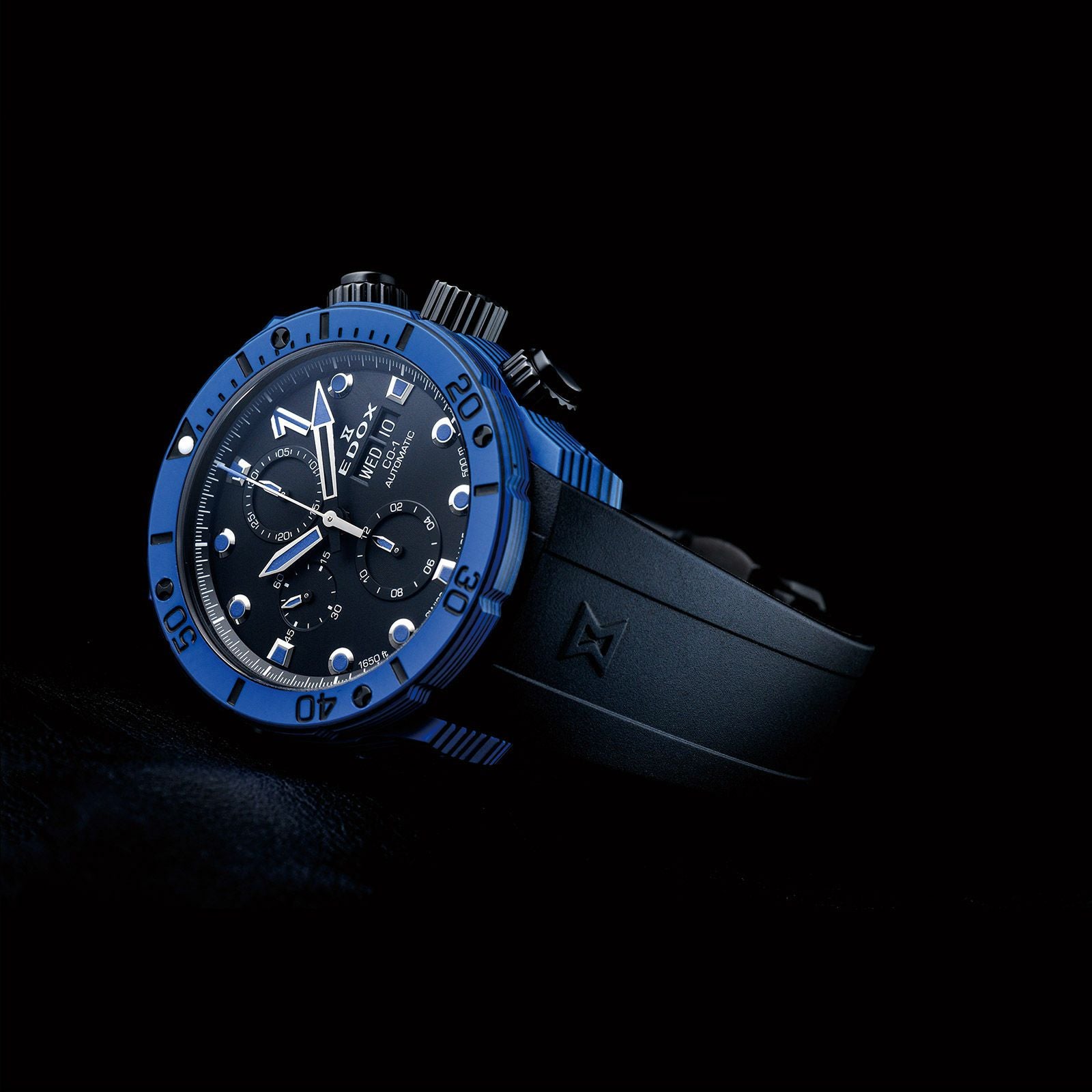 クロノオフショア1 カーボン クロノグラフ オートマティック | EDOX